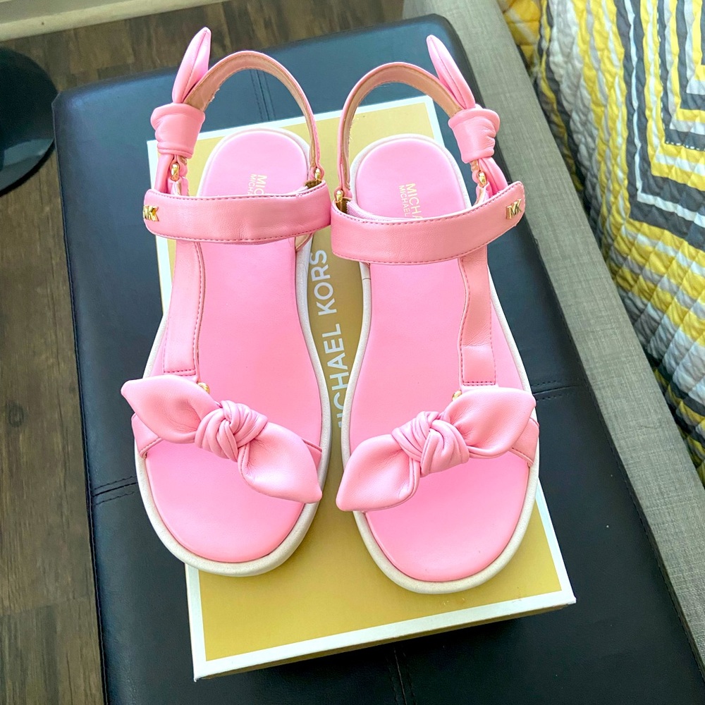 Michael Kors sandals sz8 pink with gold accents very comfy